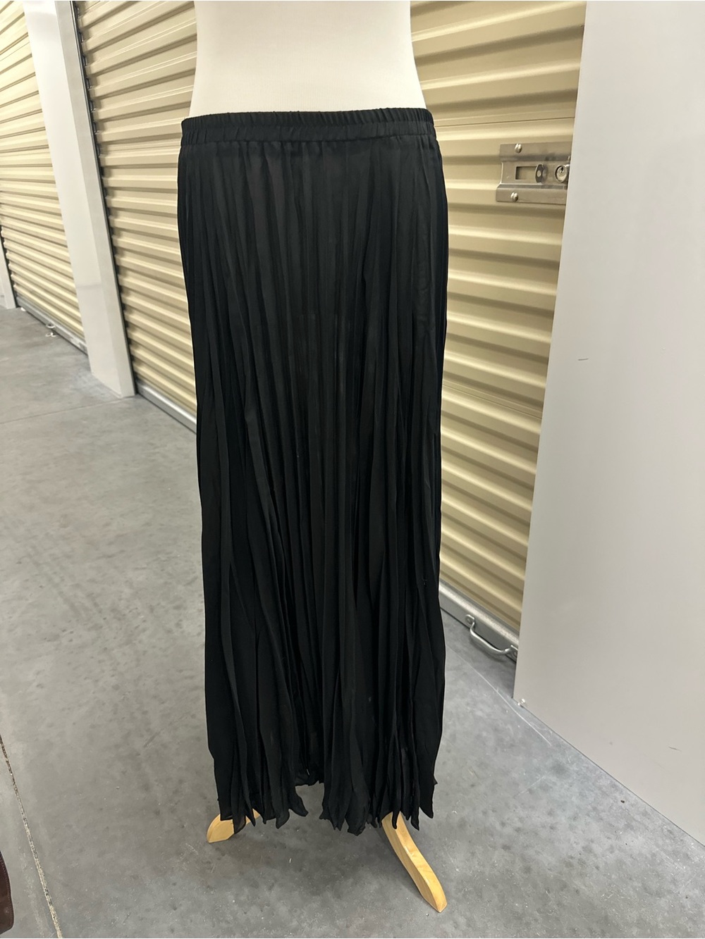 Mods Int’l  Black Pleated Maxi Skirt - Elastic Waist- Goth Witchy Hippie 90’s